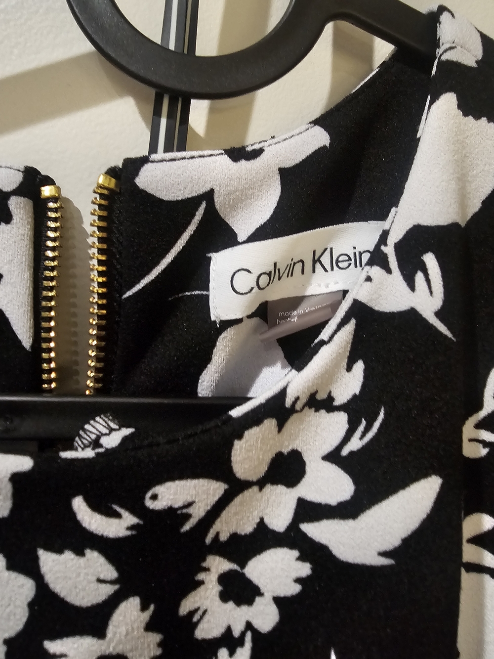 Calvin Klein Women’s Black & White Floral Zip-Back Dress size 4